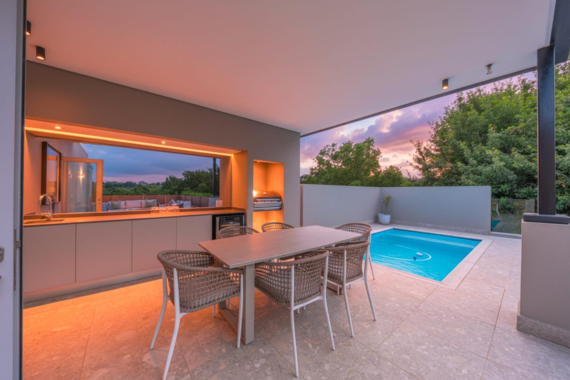 Private Lift Penthouse with Exceptional Luxury — photograph 1