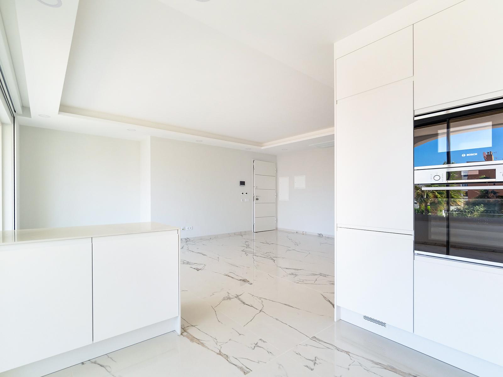 Palm Residence — photograph 5