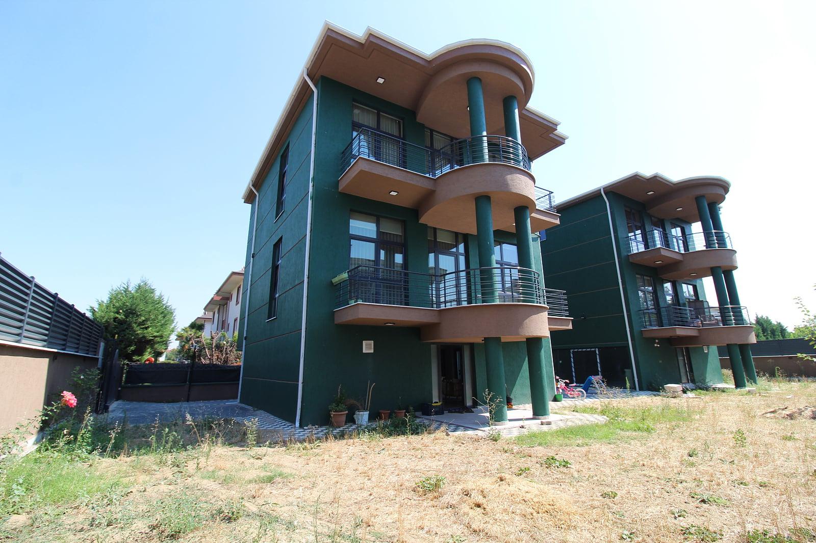 Apartments in Hamidiye, Şht. Toygun Aydemir Sk 3A (YEI-00370) — photograph 2