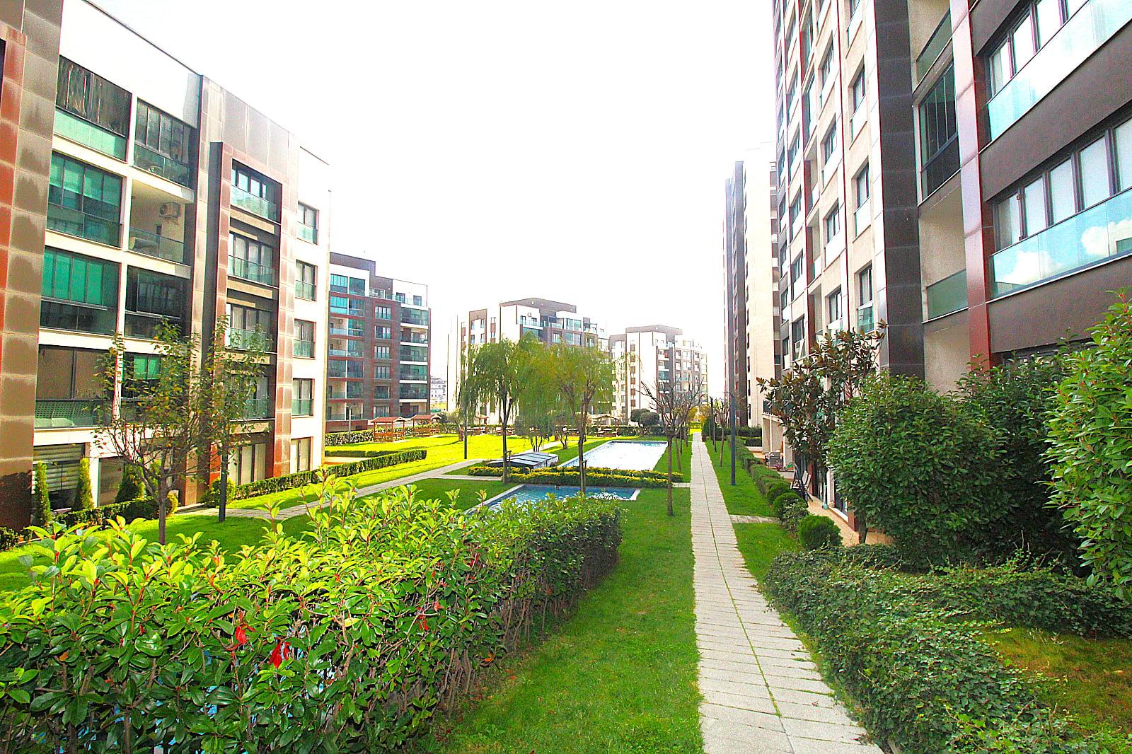 Apartments in Barış, Beylikdüzü (IST-01761) — photograph 2